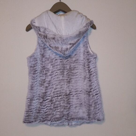 Faux Fur Vest  - Picture 4 of 4